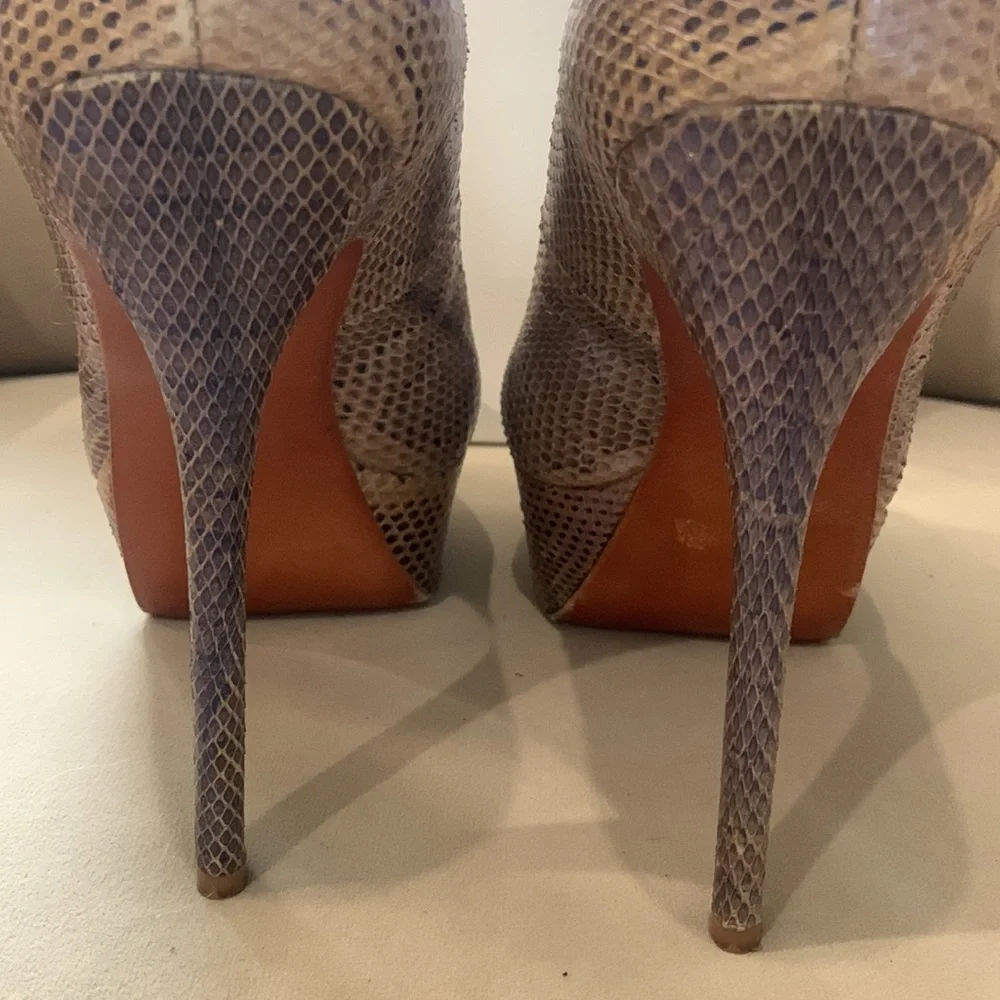 Charles David taupe iridescent platform pump. Style is Regal. Size 9. - Picture 7 of 10